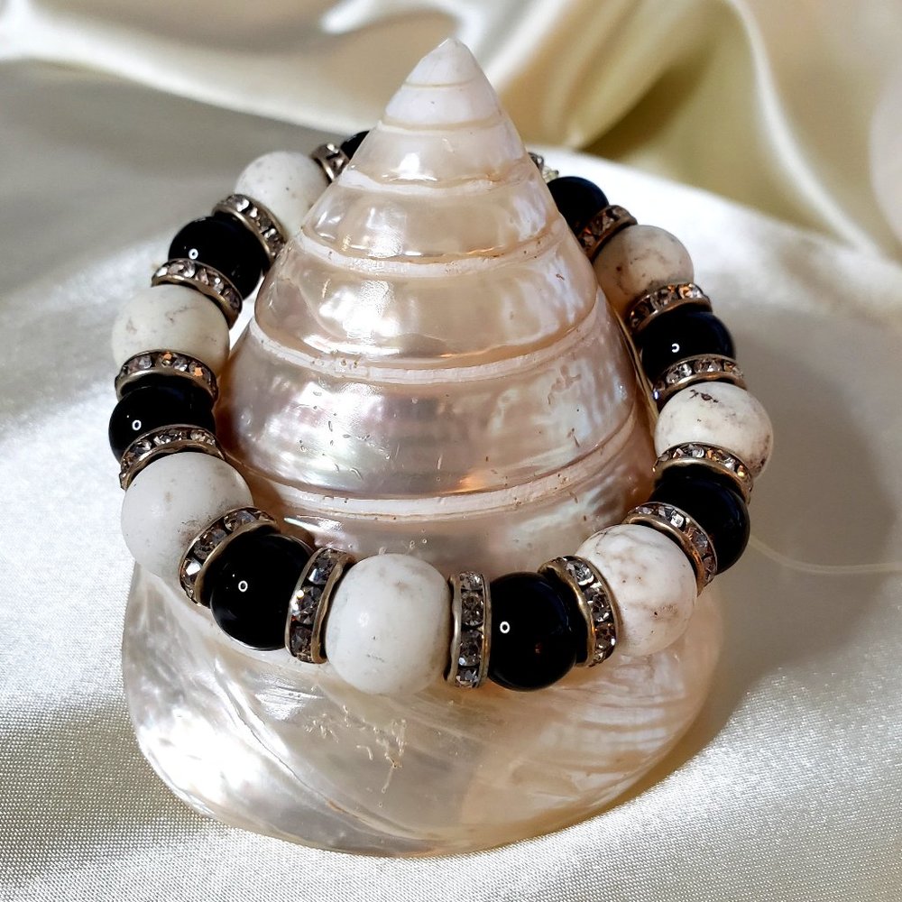 Black shiny onyx and white turquoise bracelet